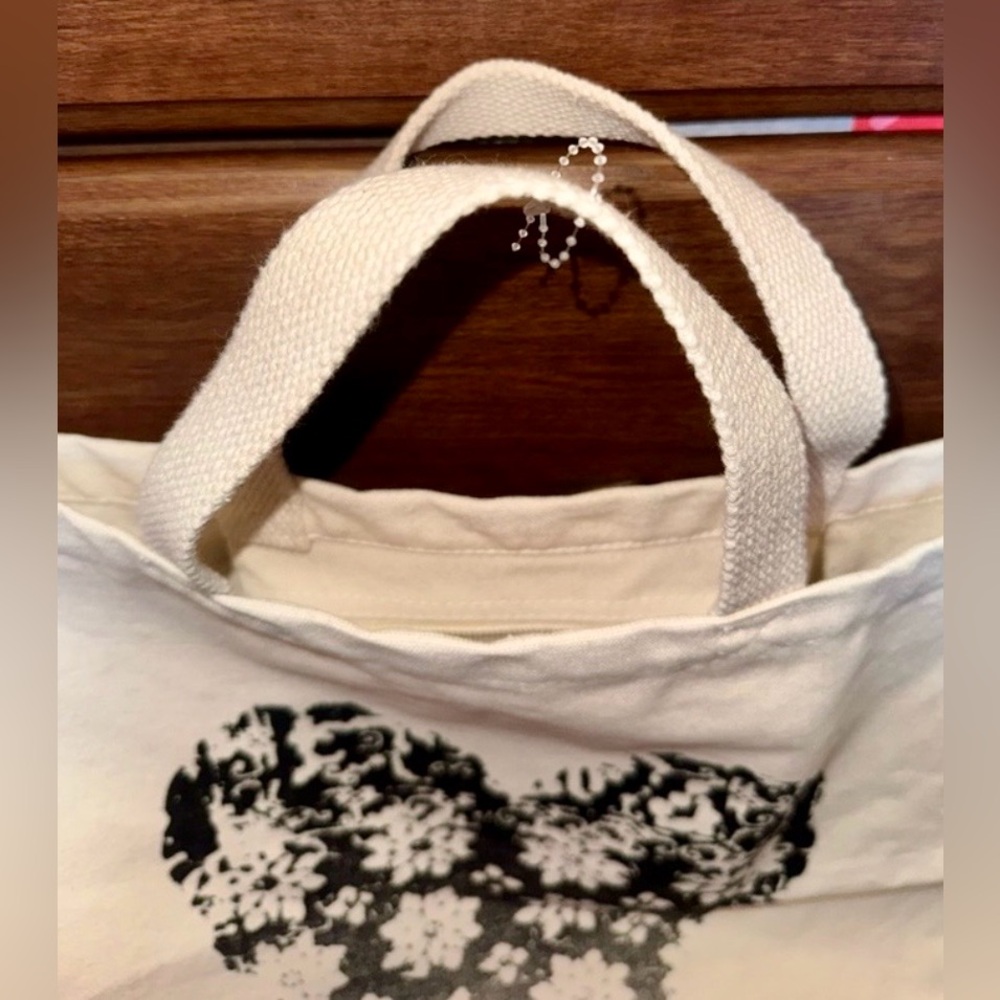 NWOT FREE PEOPLE Cream Canvas Tote with Black Floral Heart Graphic - Picture 5 of 8